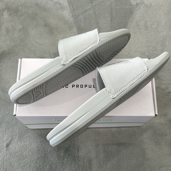 New APL Women’s Big Logo Techloom Slides - Picture 4 of 6
